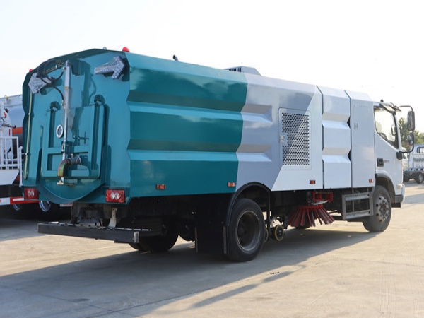 福田純電動洗掃車